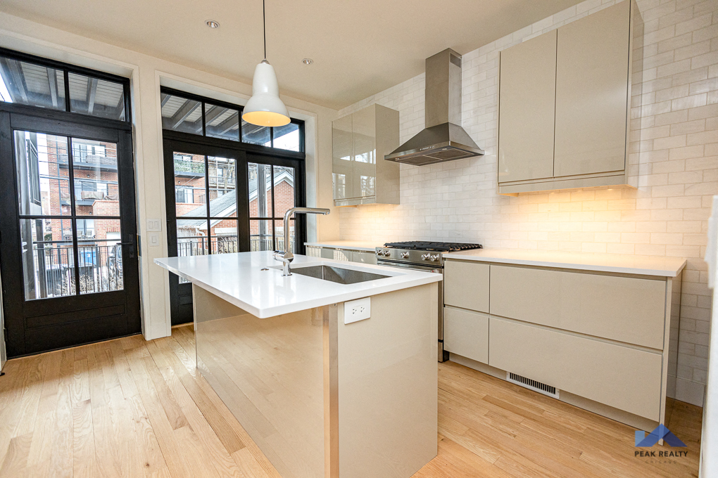 2617 N. Magnolia Ave. 2617 N. Magnolia Ave., Chicago, IL 60614 Lincoln Park - Leasing by Cross Street